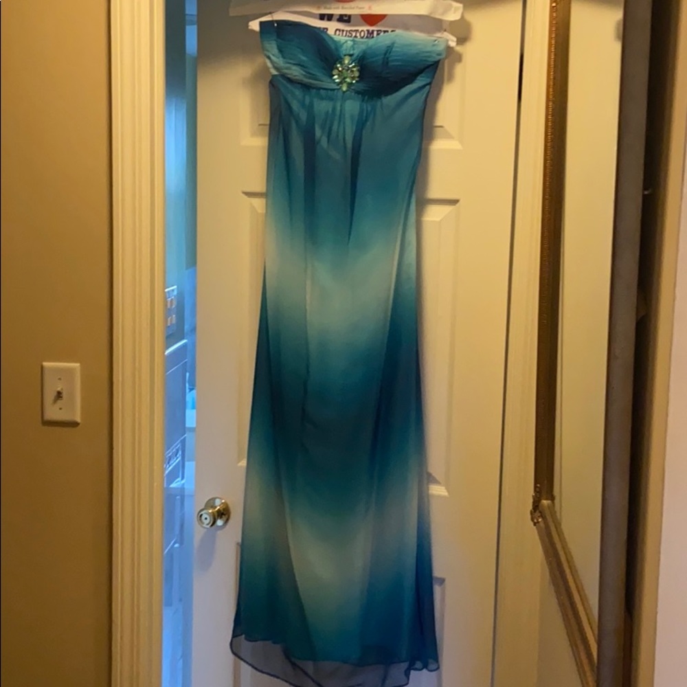 ✨Faypana Couture Prom Dress; FREE jewelry✨ - Picture 7 of 8
